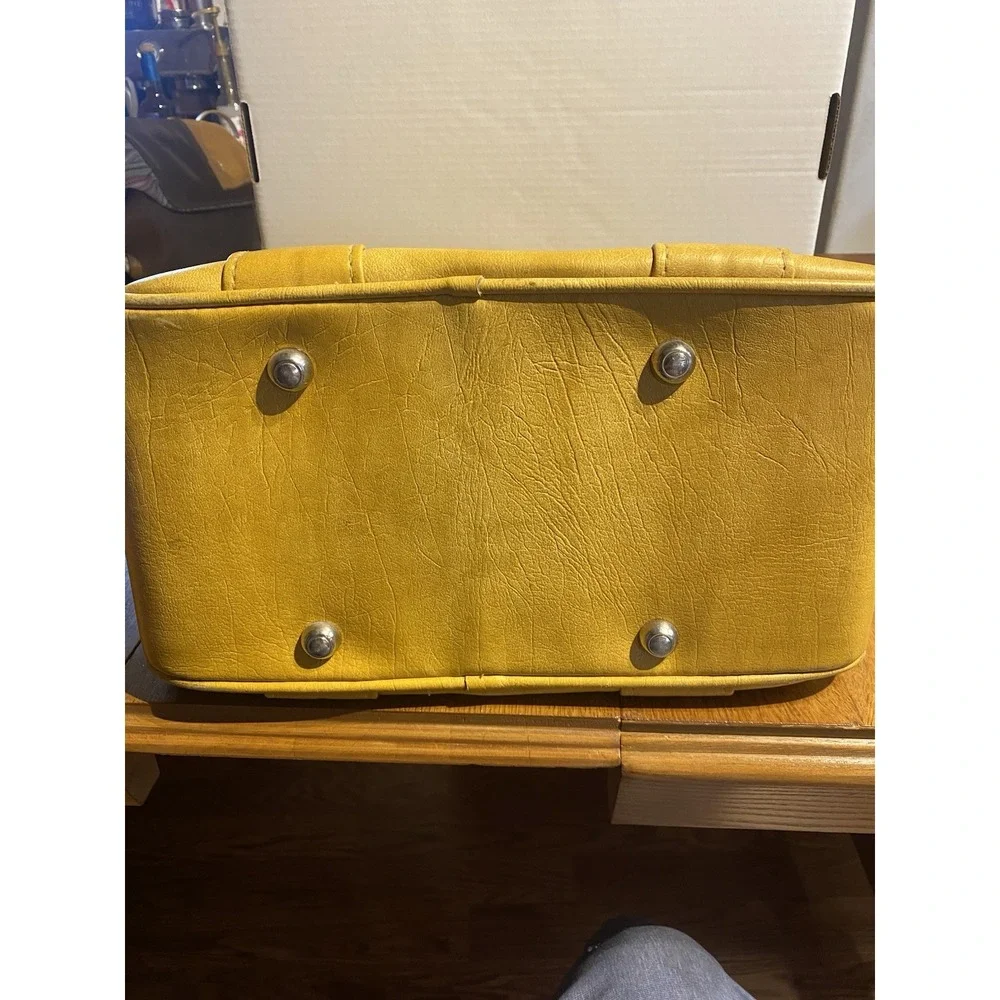 N/A sleek yellow